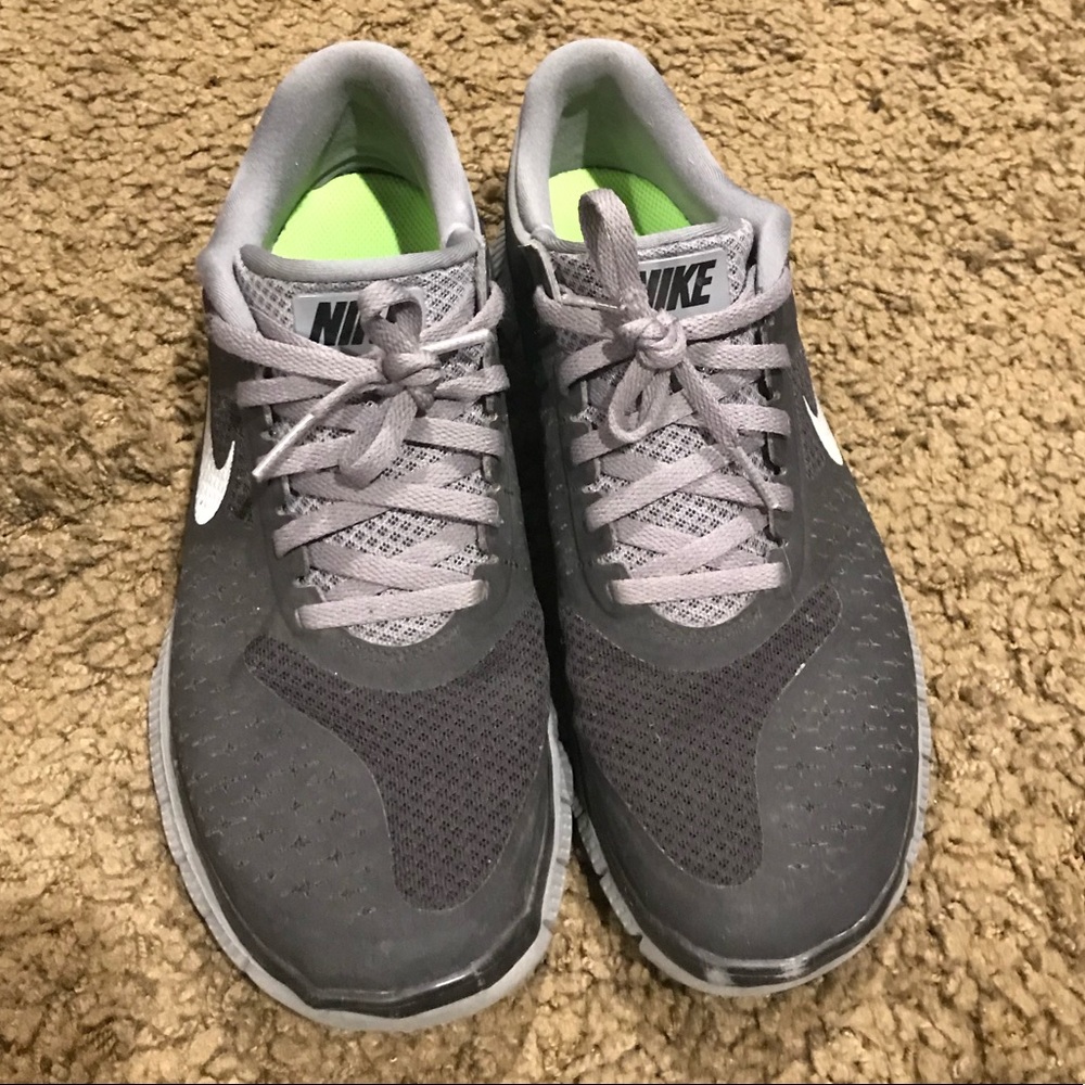 Men’s Black Nike Free 4.0 V2 Sneakers Sz 8.5